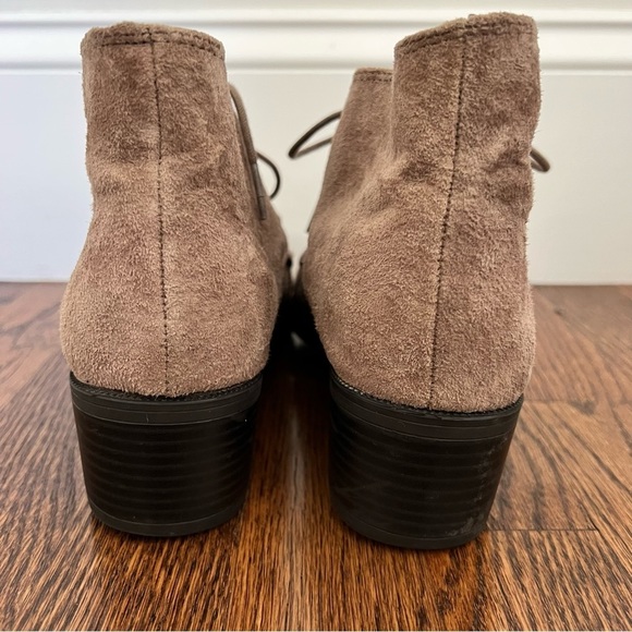 White mountain Brown suede booties lace up size 7.5 made in China leather - Picture 6 of 9